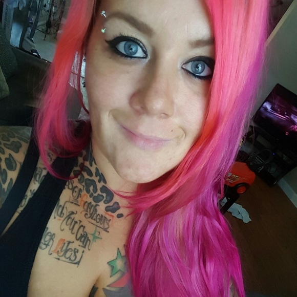 Meet your Posher, Nicole - Picture 1 of 1